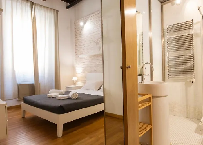 Barberini Apt close to Fontana di Trevi